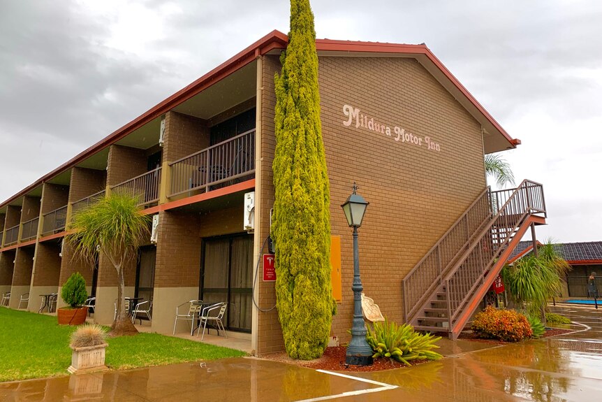 The exterior of a two-storey brick building with Mildura Motor Inn written on it.