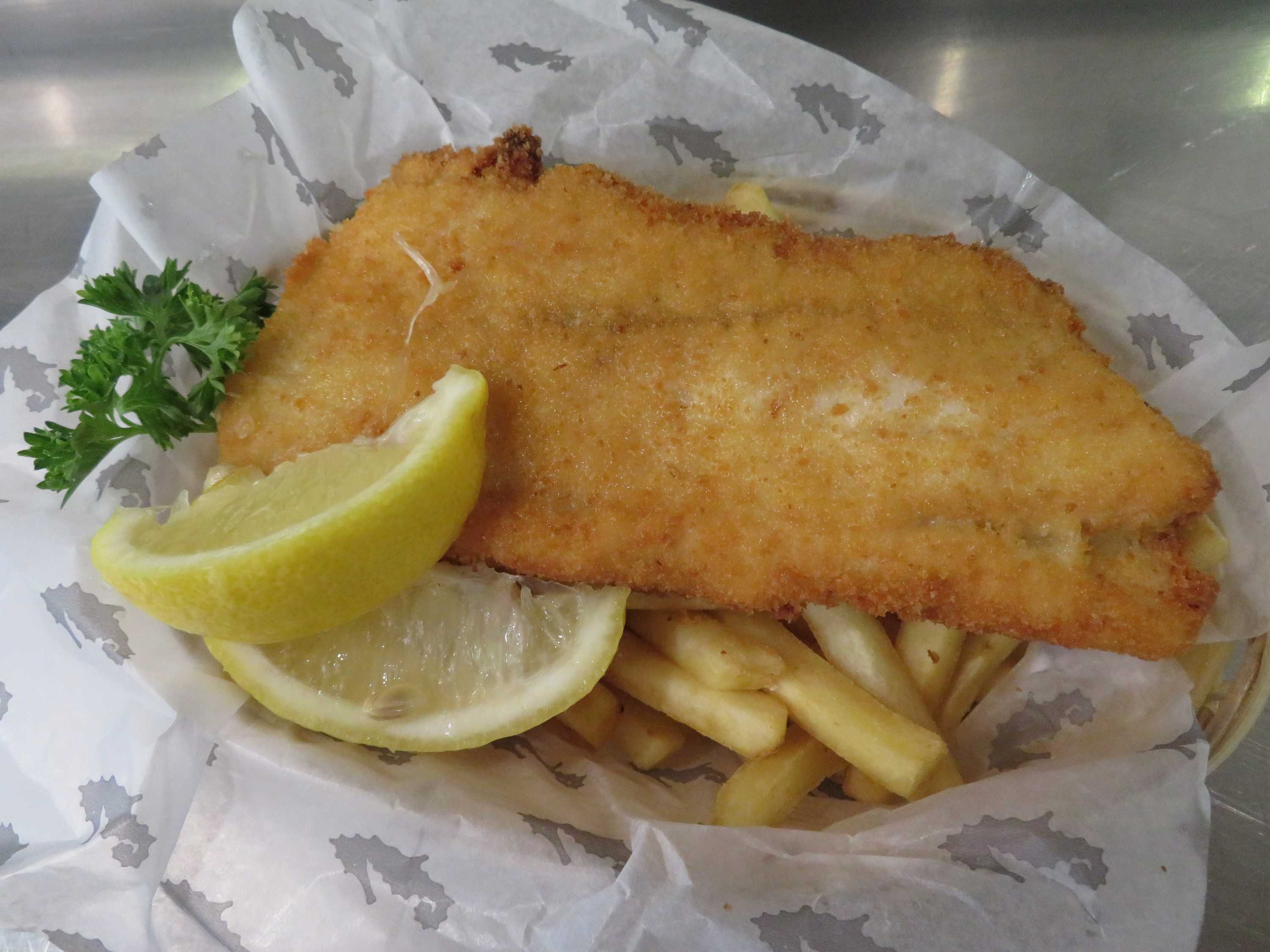 Cooked fish and chips with lemon