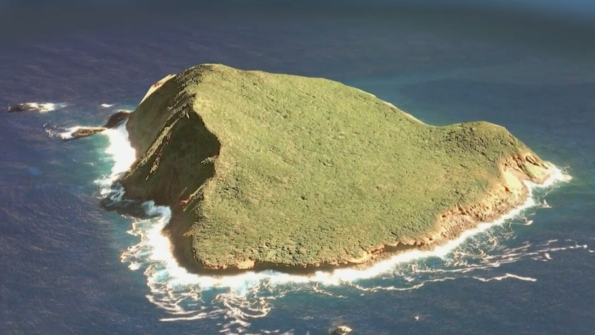 A photo showing the Eua Islam in Tonga, which is green and surrounded by ocean.