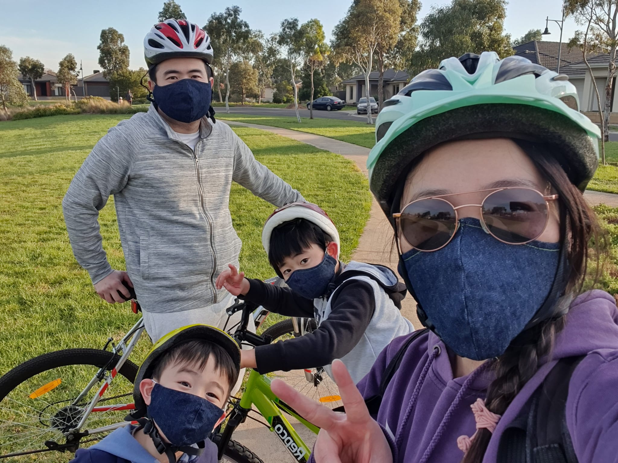 Diana Senjaya dan keluarga di tengah lockdown