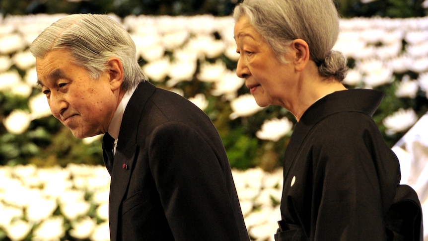 Japanese Emperor Akihito (R) and Empress Michiko
