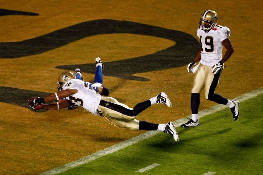 New Orleans Saint Pierre Thomas dives into the end zone for a touchdown in Super Bowl XLIV.