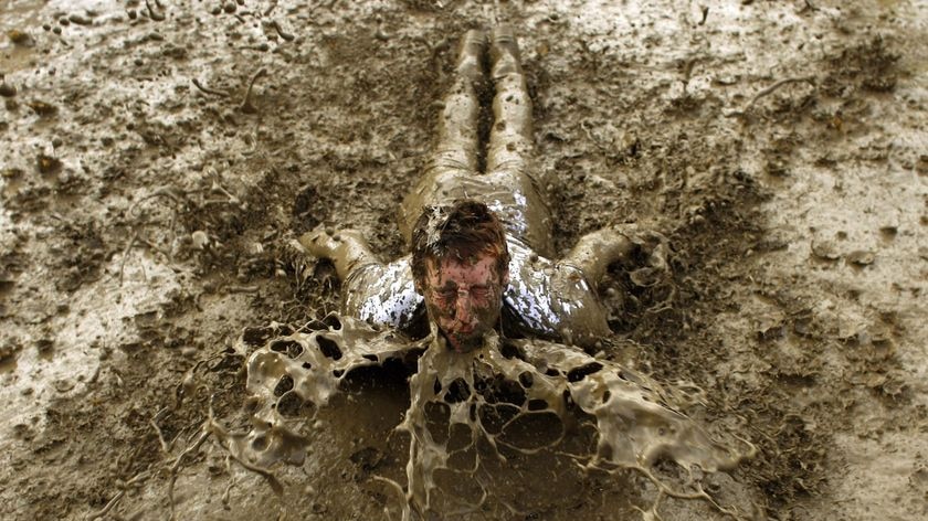 Glastonbury: The mud proves to be a challenge for the fashion pack.