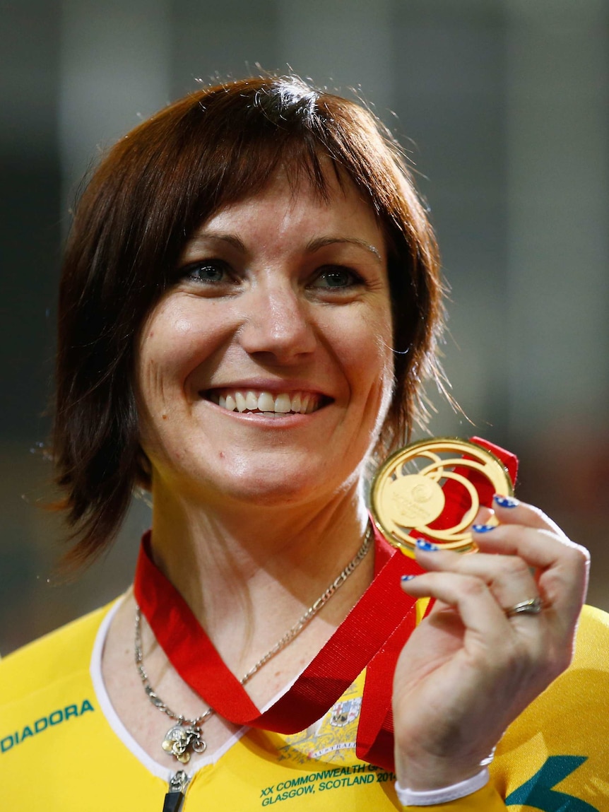 Anna Meares celebrates on the podium after winning the gold medal in the women's 500m time-trial at Glasgow 2014