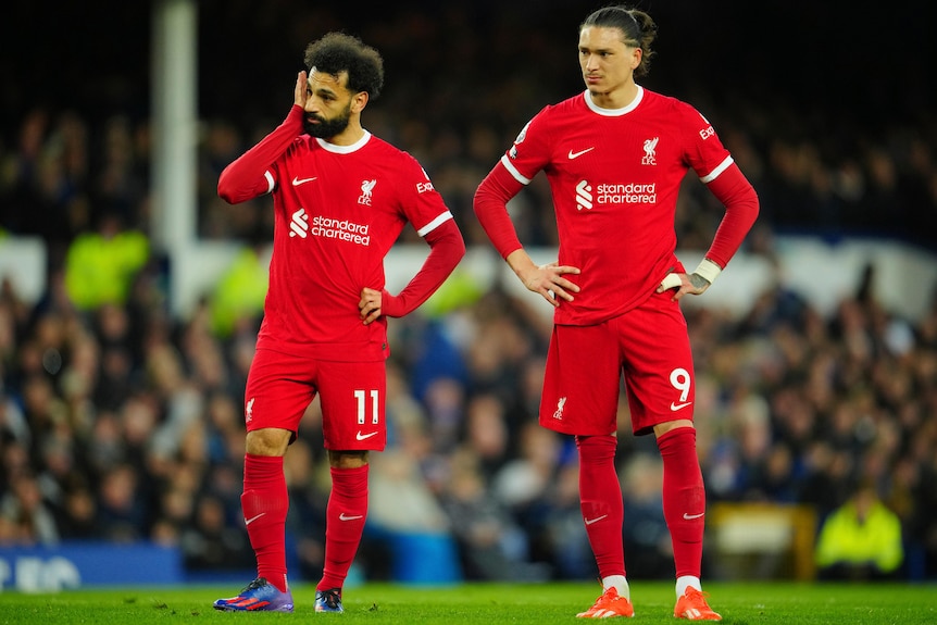 Mo Salah and Darwin Nunez looks sad on the field during Liverpool's Premier League loss to Everton