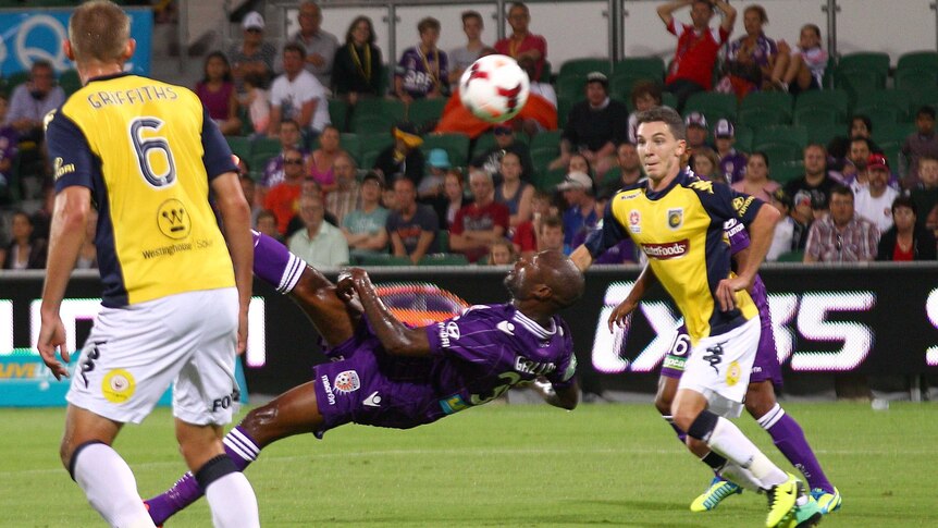 Perth Glory's William Gallas makes a spectacular scissors-kick at goal against Central Coast.
