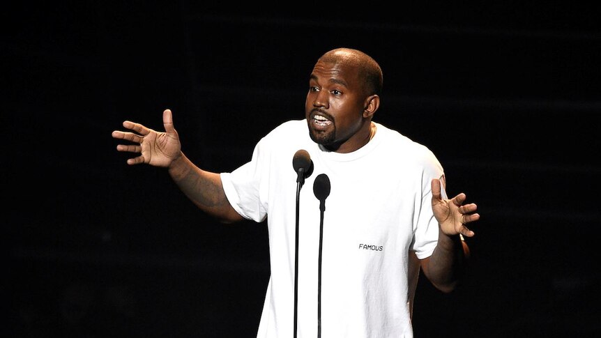 Image of Chicago rapper Kanye West on stage