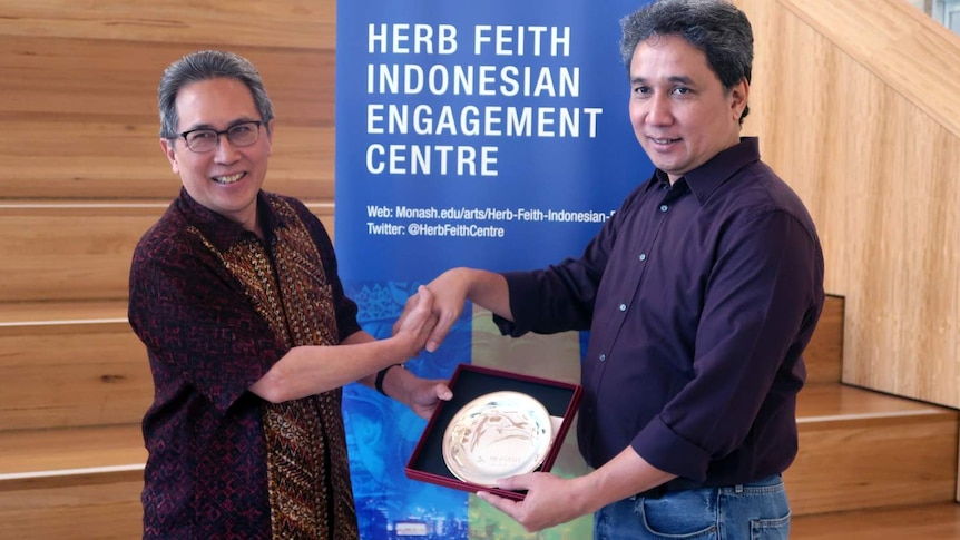 Ariel Heryanto bersama Dirjen Kebudayaan Indonesia Hilmar Farid
