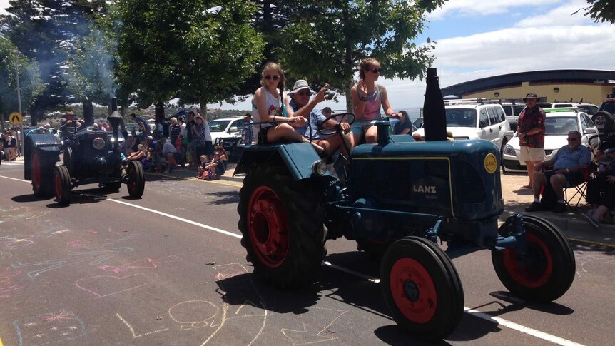 Vintage tractors make an appearance at Tunarama procession