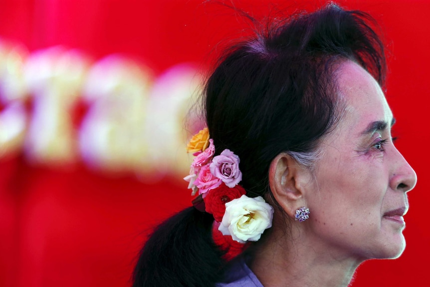 Aung San Kyi Kyi appears in public ahead of a historic election on Sunday, November 8, 2015