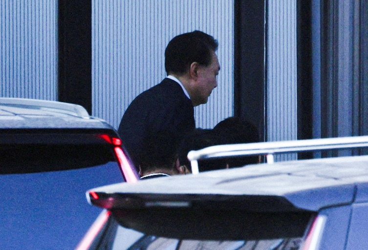 Yoon Suk Yeol arrives at the Corruption Investigation Office for High-ranking Officials.