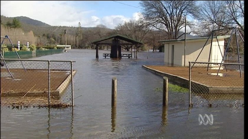 Floods have damaged buildings and roads in Tasmania.