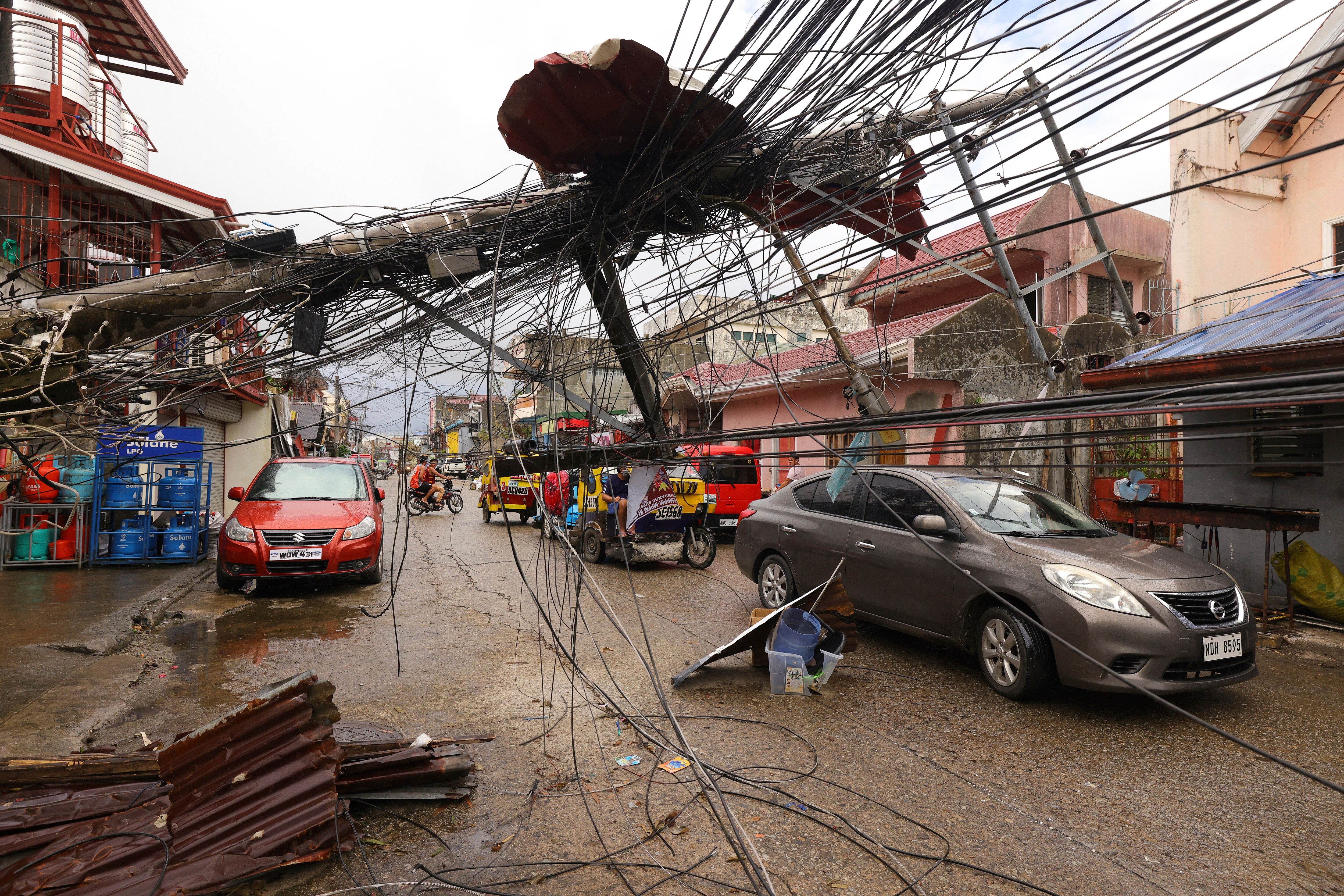 Typhoon Rai kills 375 in the Philippines, military deployed to help ...