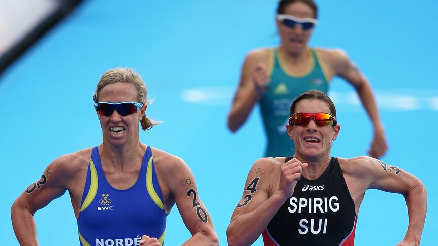 Frantic finish in the women's triathlon