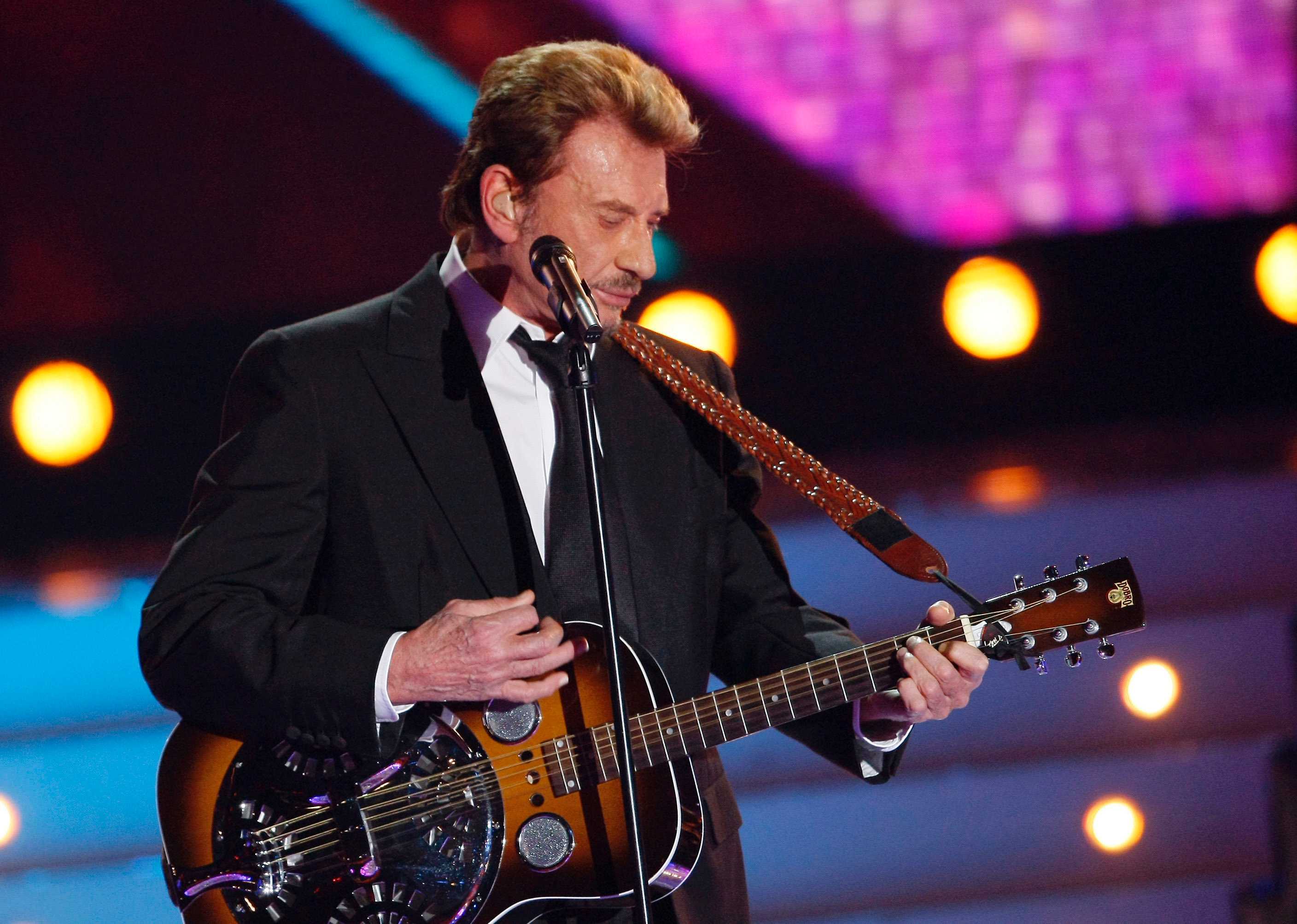 Johnny Hallyday: Rock icon known as French Elvis dies at 74 - ABC News