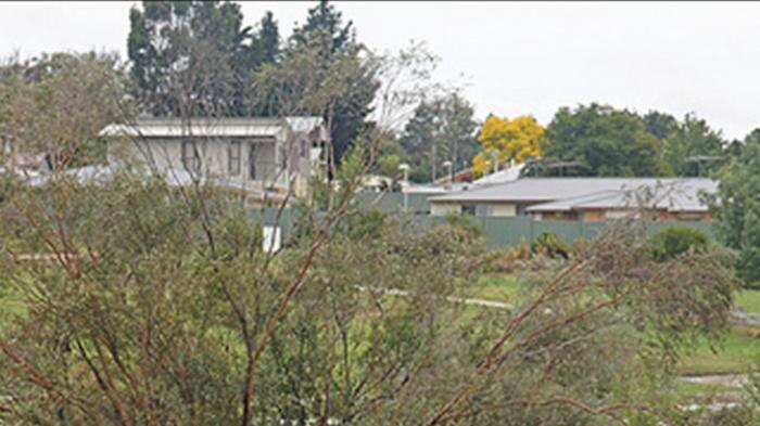 Residents in the Southern Downs towns of Stanthorpe, Warwick, Allora and Killarney are on alert as heavy rain continues to lash the region.