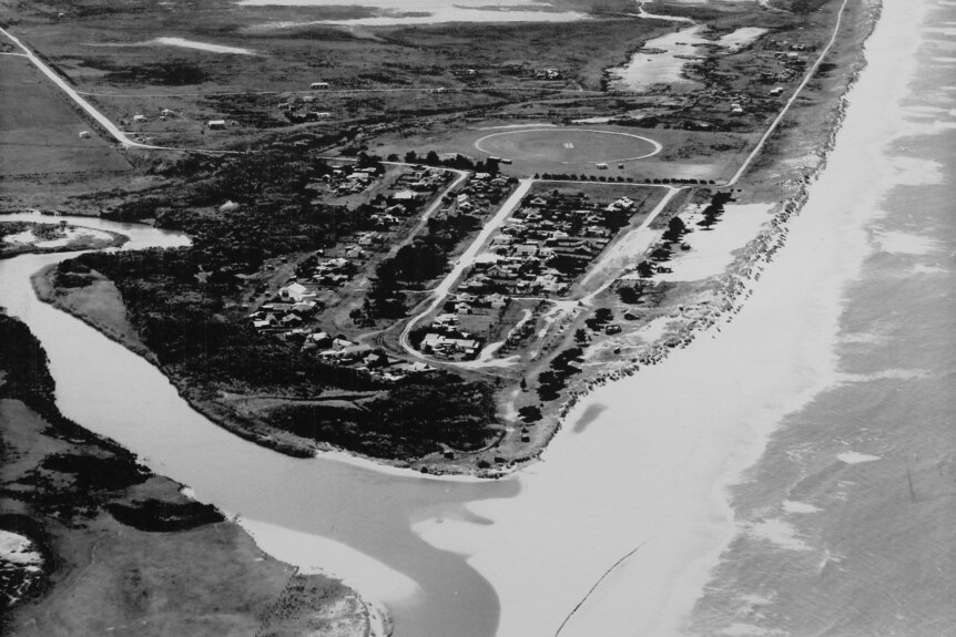 aerial historic photo of Seaspray beach