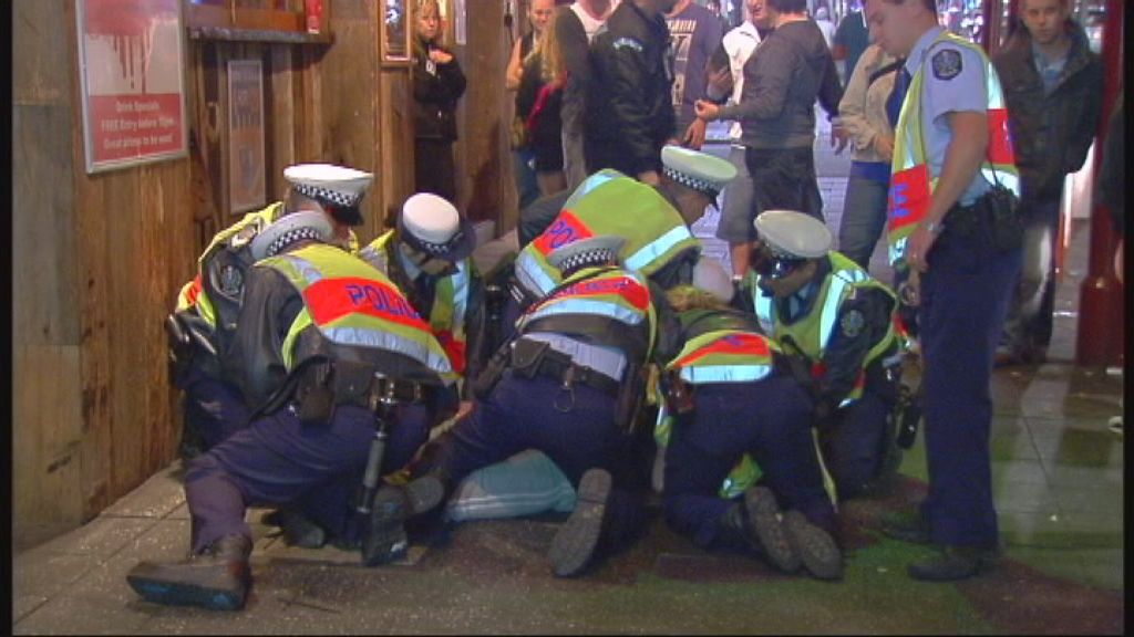 Hoteliers want more police for lockout - ABC News