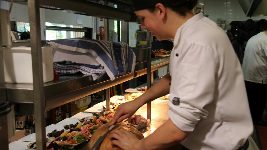 Staff at the Walkers Arms Hotel in South Australia are preparing Christmas lunch for 600 people.