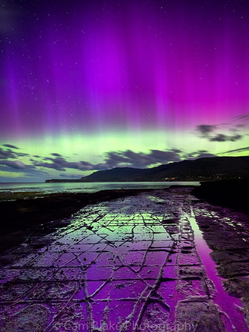 Aurora australis over tessellated pavement