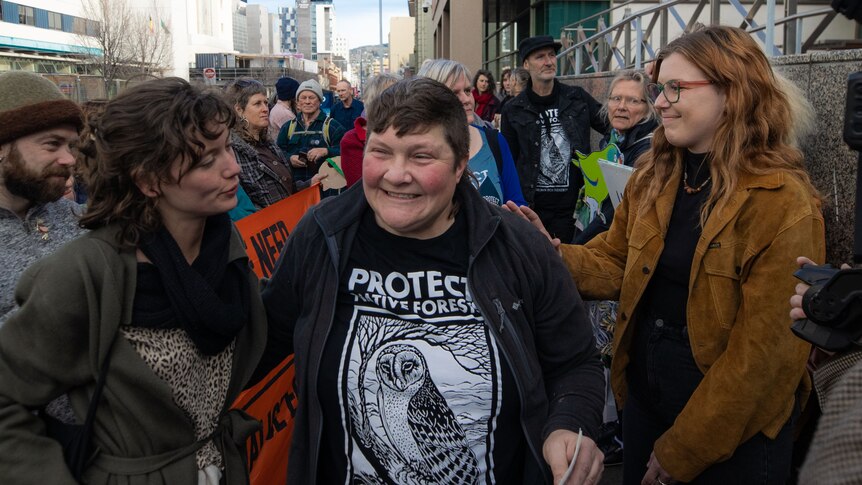 Активистка Фонда Боба Брауна Колетт Хармсен была приговорена к трем месяцам тюремного заключения за акции протеста горняков в Тасмании.