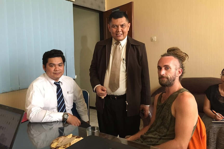 British man David Taylor with his lawyers Erick Sihombing and Haposan Sihombing.