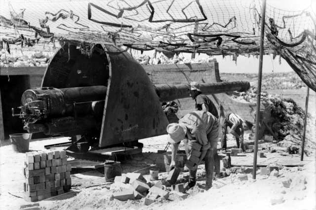 Work on the construction of a parapet to No. B2 Gun Position at Leighton Battery, February 18, 1943.
