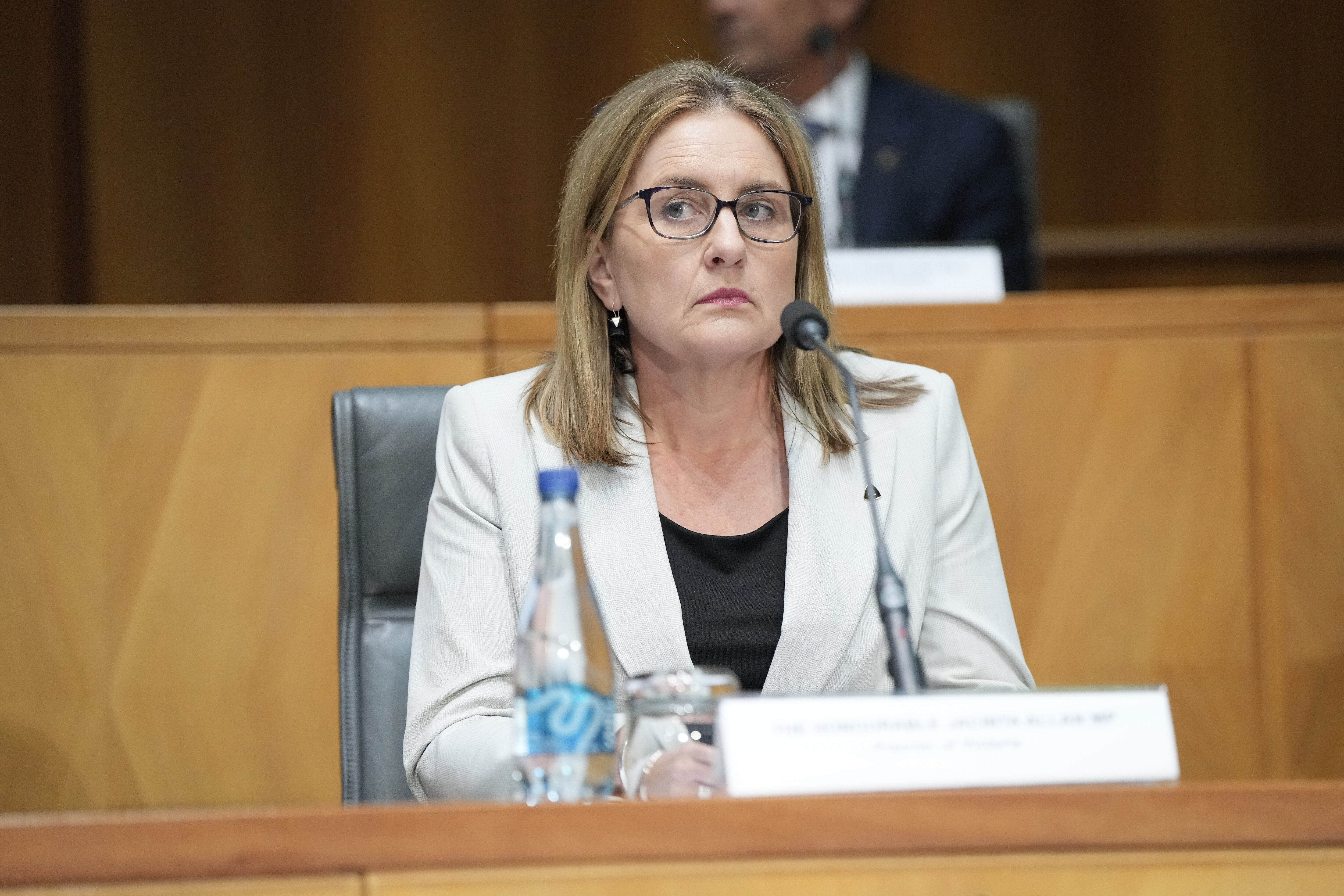 Ombudsman slams 'creeping politicisation' of Victoria's public service ...