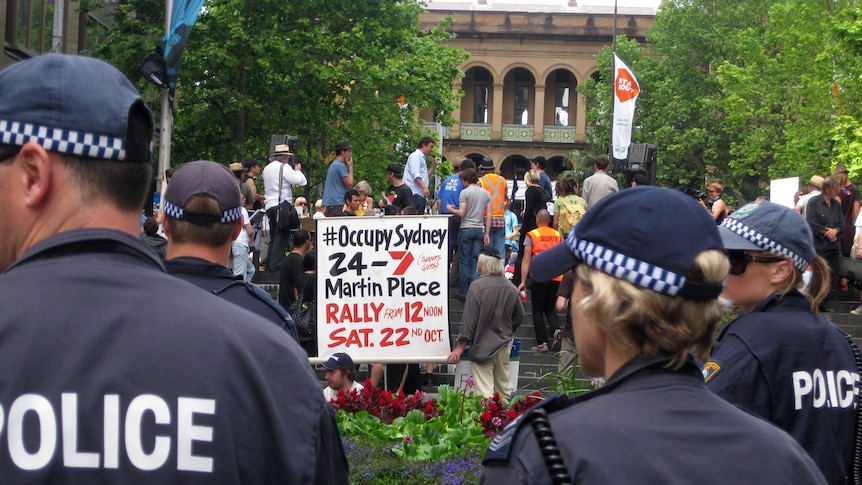 Police stand on guard during a Occupy protest at Martin Place in Sydney (AAP: Stephen Johnson)
