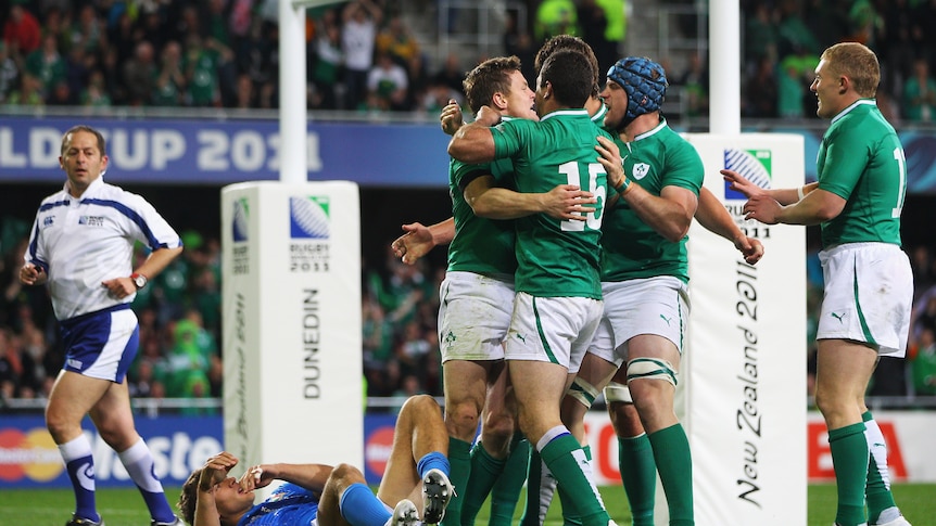 Time to celebrate ... Brian O'Driscoll is congratulated on scoring his try (Mark Kolbe: Getty Images)