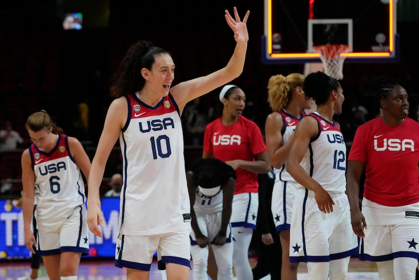 Breanna Stewart waves to the crowd