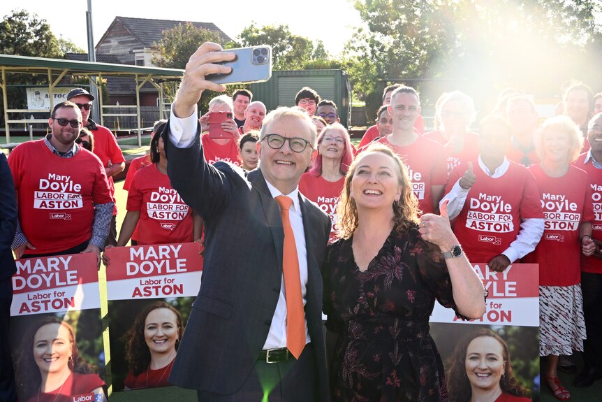 Prime Minister Anthony Albanese and Labor Candidate for Aston Mary Doyle take a selfie