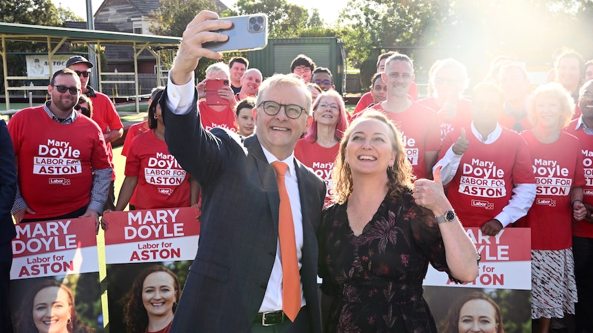 Prime Minister Anthony Albanese and Labor Candidate for Aston Mary Doyle take a selfie