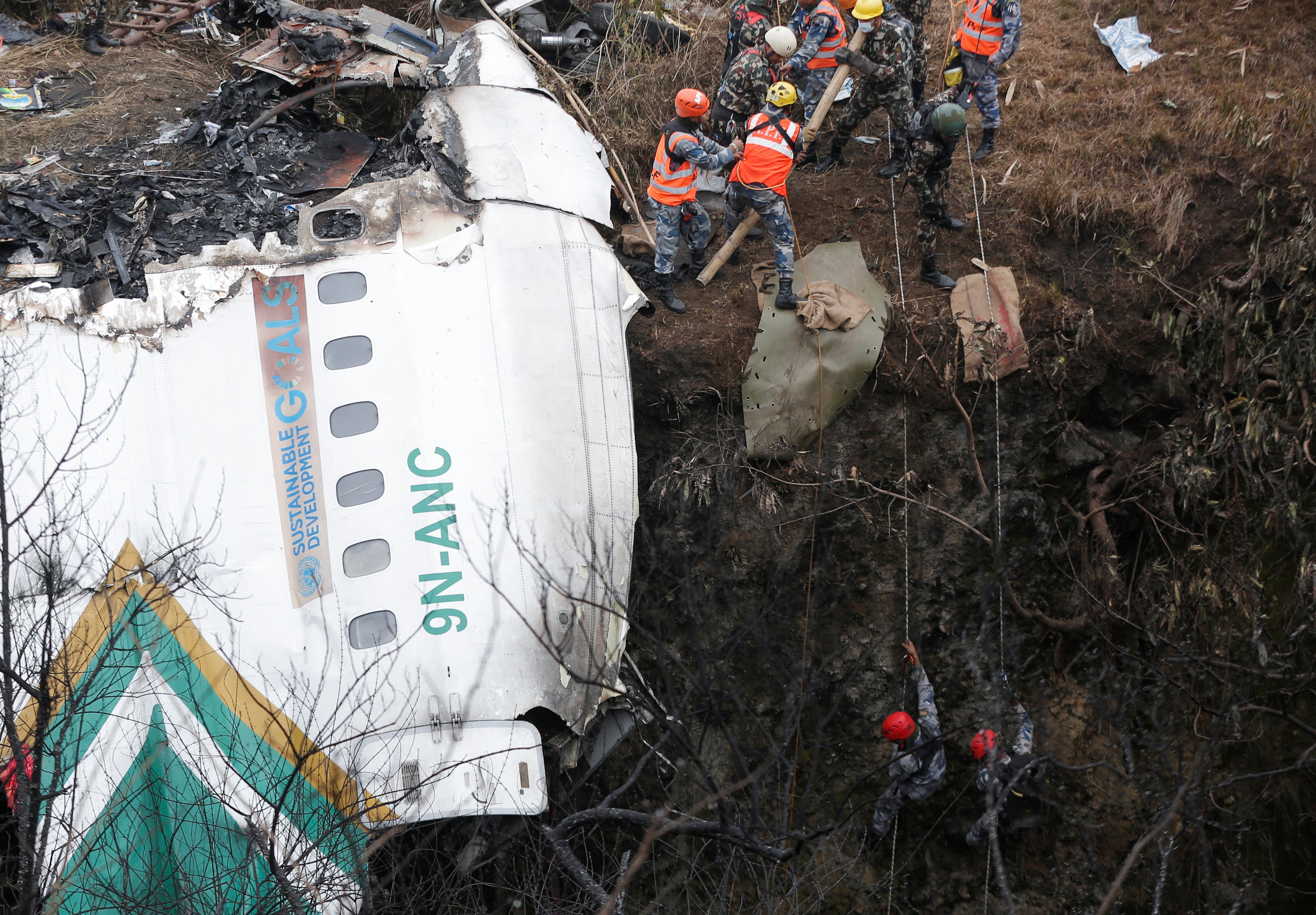 Крушение самолета в россии. Катастрофа ATR 72 В Покхаре. Авиакатастрофа в Непале 2023.