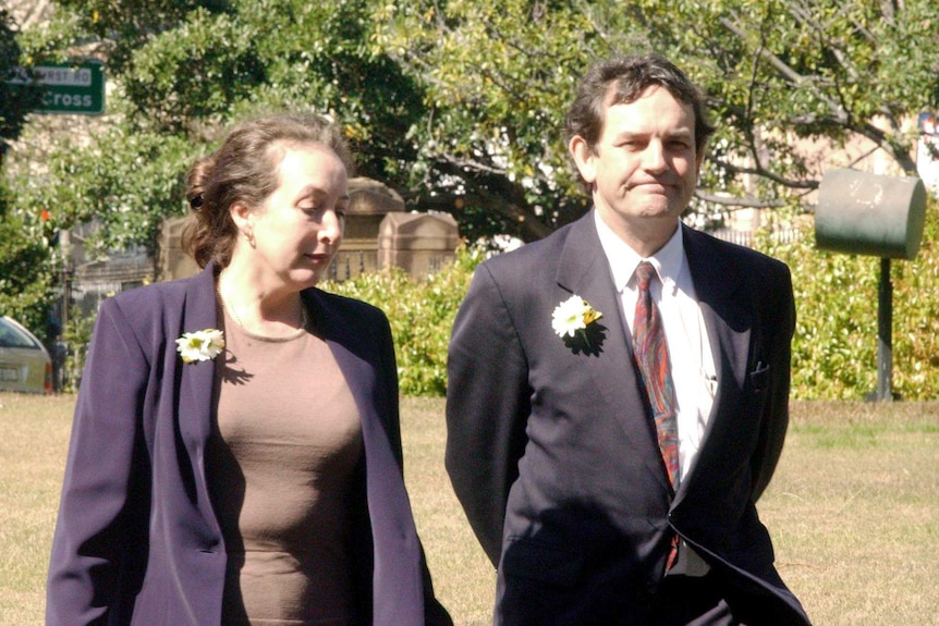  The parents of Bondi schoolgirl Samantha Knight, Tess Knight and Peter O'Meagher dressed in suits in 2002