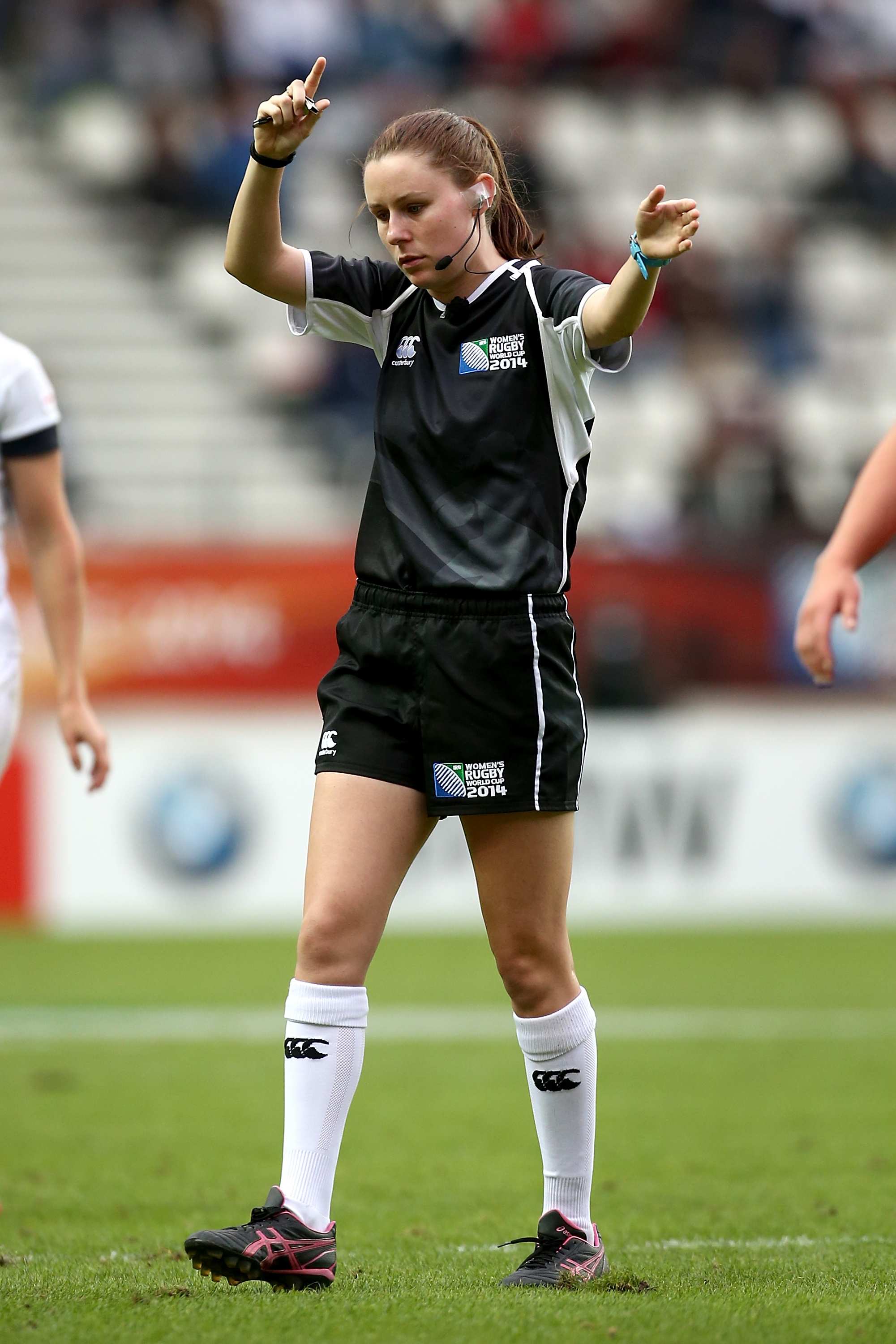 Игры без границ рефери девушка фото Pair of women among five new full-time NBA referees By Reuters