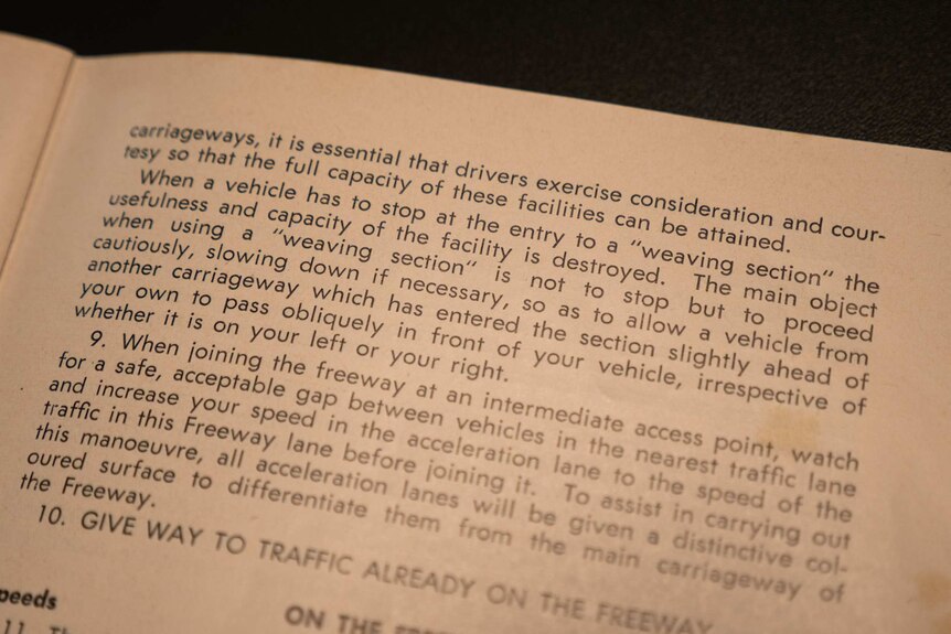 Narrows Bridge booklet page from 1959 with advice to drivers on weaving (merging).