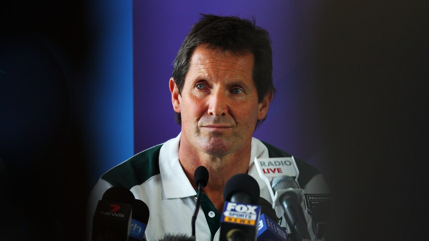 Much to gain ... Robbie Deans speaks to the media in Auckland (Cameron Spencer: Getty Images)