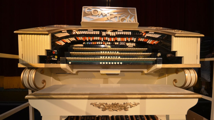 Compton theatre organ