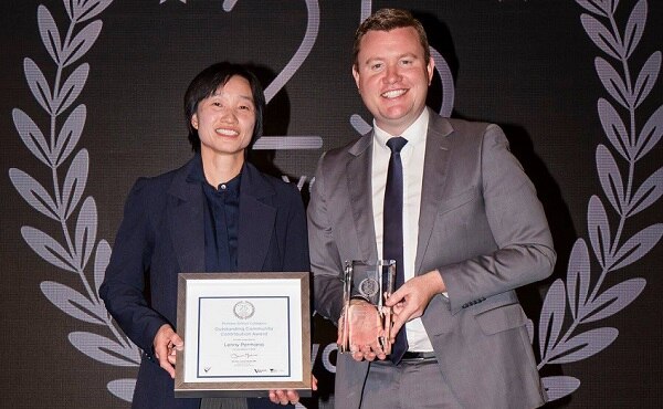 Lenny Permana Mantan Pebulu Tangkis Indonesia Dapat Penghargaan