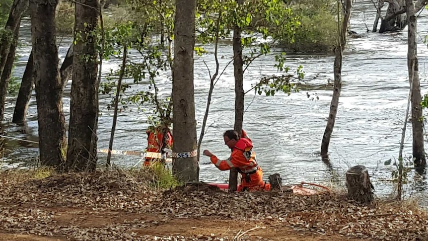 SES volunteers searching for a kayaker missing on the swollen Blackwood River.