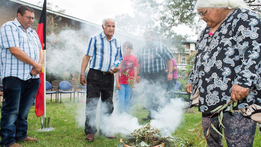 Indigenous elders at Mungo Man smoking ceremony