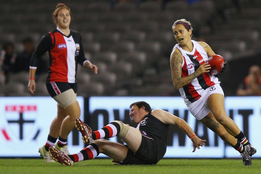 Moana Hope runs with the ball in a Legends game