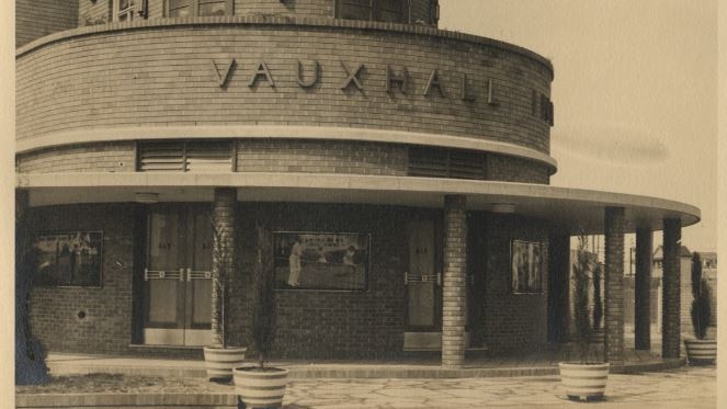 A picture of the Vauxhall Inn at Granville from 1939.