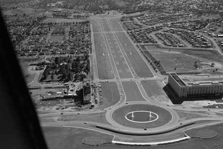 Aerial view of Anzac Parade with the Anzac Park East and West buildings under construction.