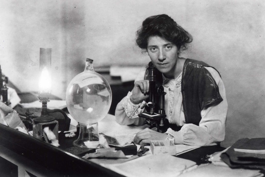 Marie Stopes in her laboratory in 1904.