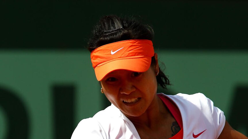 Li Na eased through to the fourth round with a 6-2, 6-2 win over Sorana Cirstea.