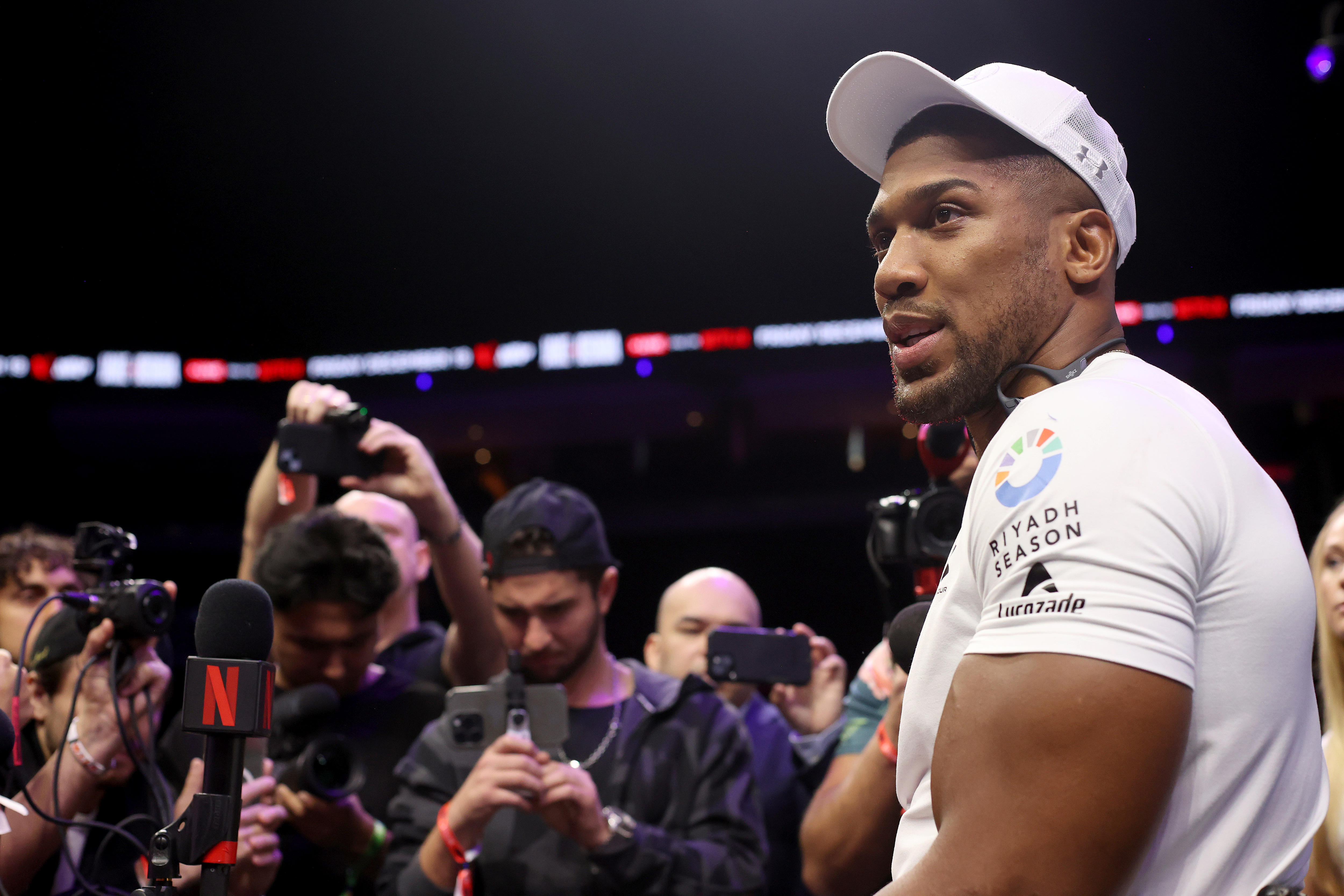 Anthony Joshua fala à mídia