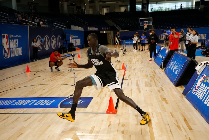 Makur Maker runs around a cone during an agility drill