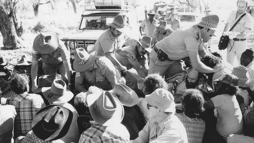 Police break up the blockade at Mickey's Pool arresting 22 people